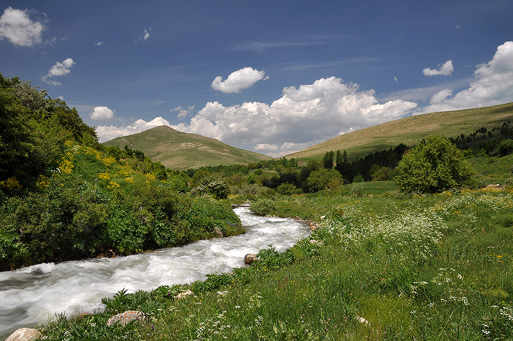 Mountain valley in Güreşçi environs