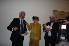 Zleva: Leo Pavlát, ředitel Židovského muzea; Eva Kosáková, komisařka výstavy a Alexandr Putík, kurátor výstavy