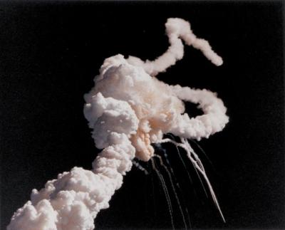Výbuch raketoplánu Challenger, jak ho zachytily kamery NASA (foto NASA)