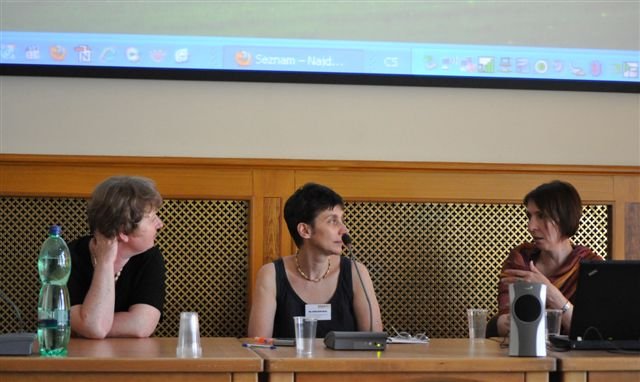 debata o dětské literatuře (zleva: Věra Brožová, Andrea Hanna Balász a Milena Šubrtová) 