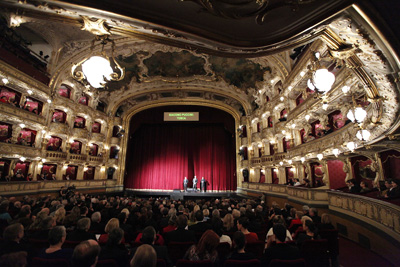 Slavnostní představení opery Tosca