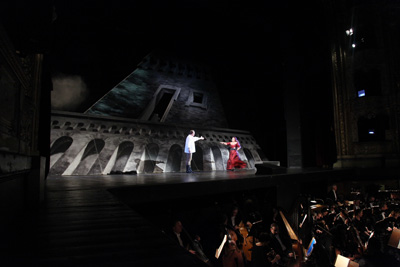 Slavnostní představení opery Tosca