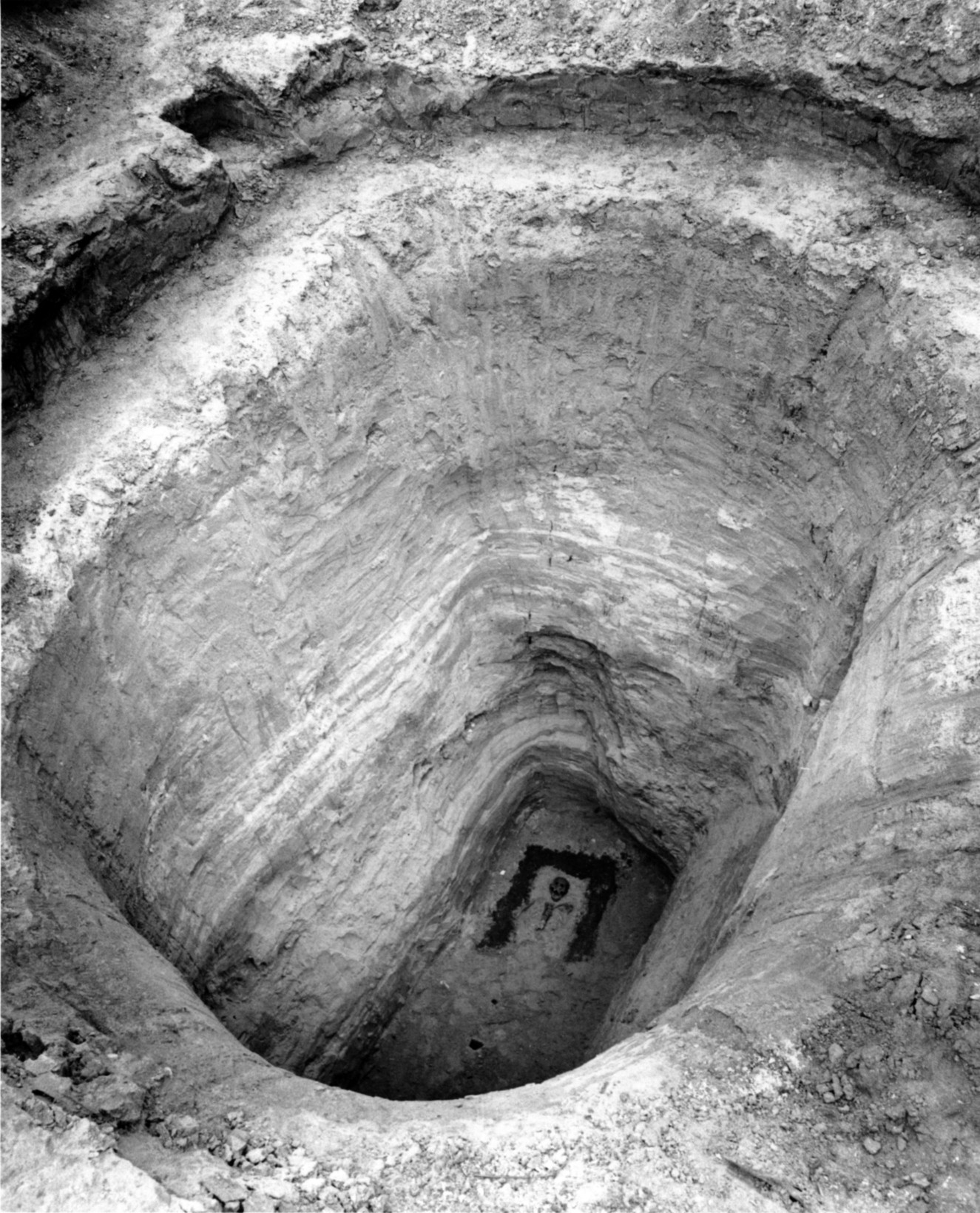 V roce 1974 se podařilo na langobardském pohřebišti v Šakvicích odkrýt nejhlubší dosud archeologicky zkoumaný hrob v českých zemích. Dosahoval hloubky 7 m. 