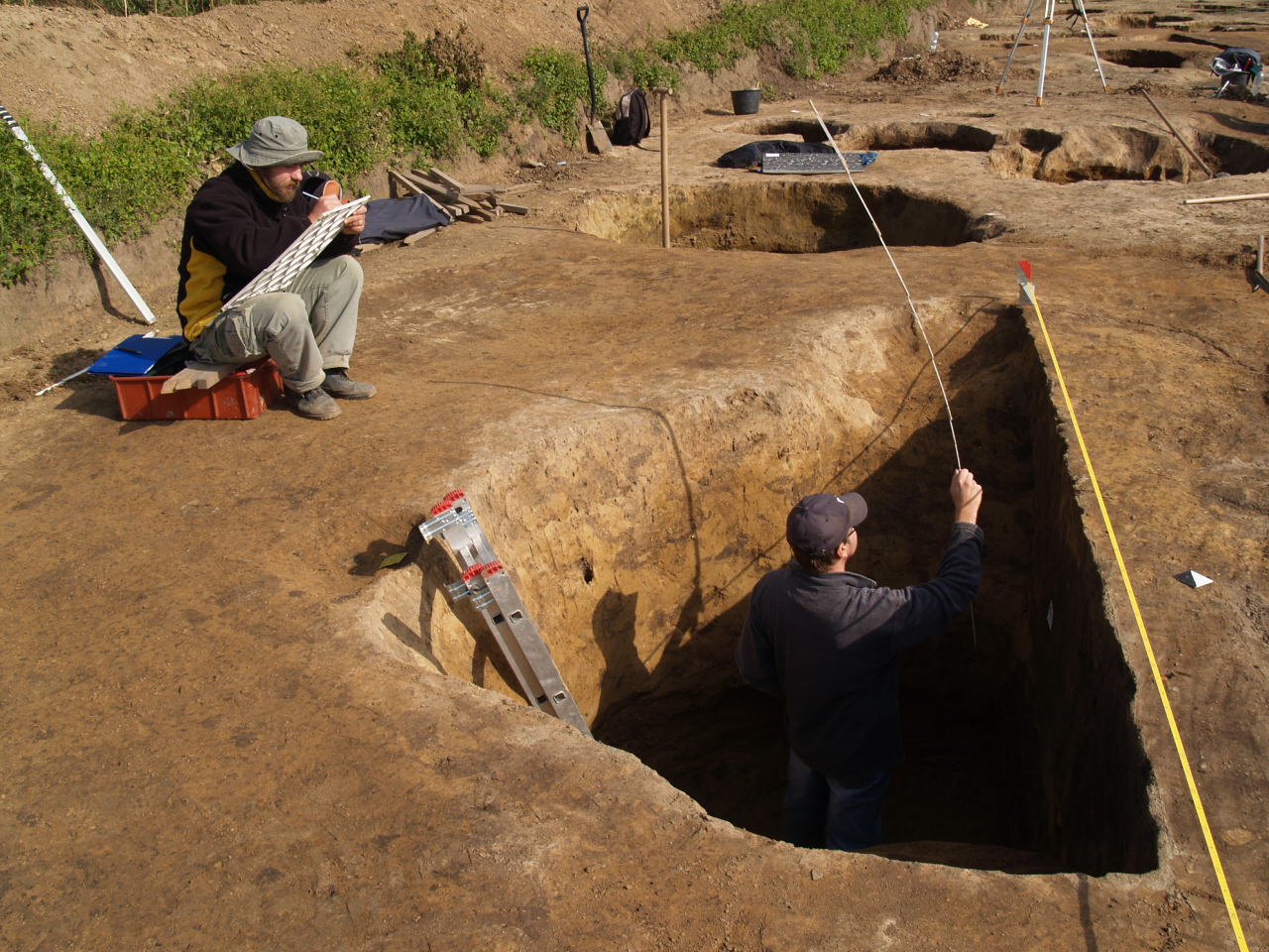 Zahloubený objekt hornoslezské lengyelské skupiny objevený při záchranném archeologickém výzkumu v Opavě - Malých Hošticích. 