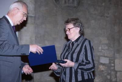 131114-oceneni-badatelu-slovanskeho-ustavu-akademie-ved-cr1.jpg