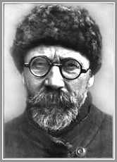 Leonid Kulik (1883 – 1942) vedl první vědecké výpravy, které hledaly důkazy pádu meteoritu.