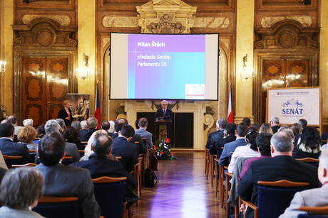 Senat_na_prahu_svobody_01.JPG