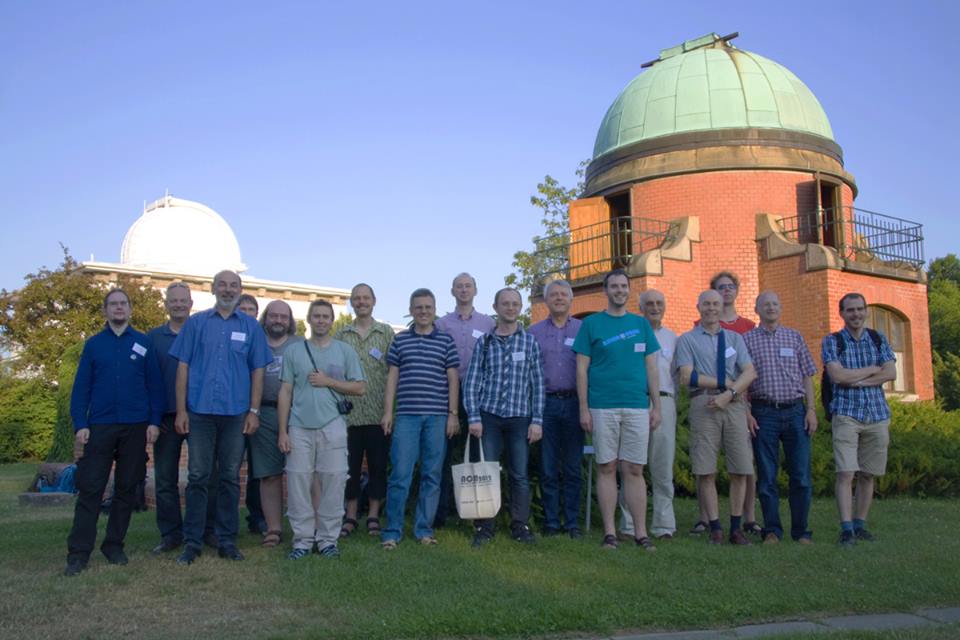 Společné foto účastníků Mezinárodní kometářské konference v Ondřejově. Foto: Daniel Fischer.