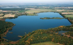 Třeboňsko je oblastí s nejvyšší ­koncentrací rybníků u nás. Jeden z velkých rybníků Koclířov (192 ha). Foto P. Znachor