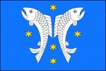 Vlajka obce Velký Rybník, okres Pelhřimov, udělená v r. 2005. Symetrická dvojice ryb je provázena pěti hvězdami připomínajícími místní kapli zasvěcenou sv. Janu Nepomuckému.
