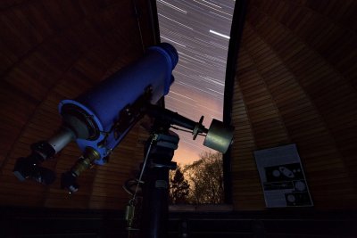 Pozorování hvězd v historické kopuli ondřejovské observatoře. Autor: Vlastimil Vojáček