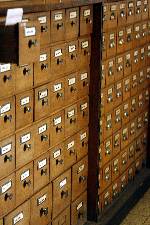 Speciální dřevěné boxy pro archivaci nejstarší fotodokumentace z archeologických výzkumů v podobě skleněných filmových negativů. 