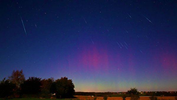 Drakonidy 2011 zachycené Dánem Jesperem Grønne. Kromě meteorů je dobře patrná i probíhající polární záře. 