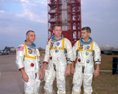 Posádka Apolla 1. Zleva: Virgil Grissom, Ed White a Roger Chaffee. Autor: NASA.