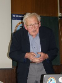 Boris Valníček přednáší na Kosmos-News Party 2011. Foto: KNP.
