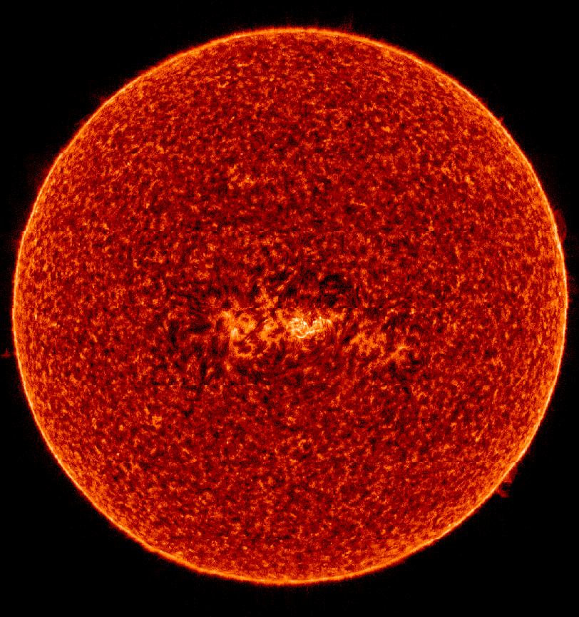 Snímek Slunce ve spektrální čáře pětkrát ionizované síry.
