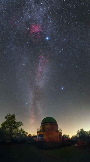 Od historické kopuli k mlhovině NGC7000 - Severní Amerika. Foto: Petr Horálek.