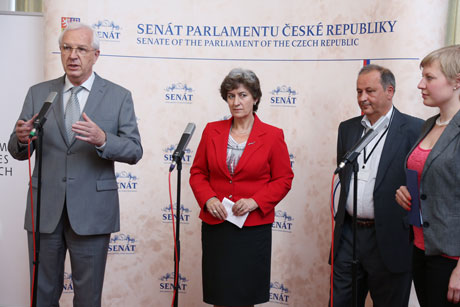 Kulaty_stul.jpg
