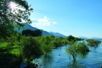 Za soumraku, kdy nejsou vidět  hromady odpadků na břehu, je jezero Chapala nádherným místem. Foto R. Slaboch