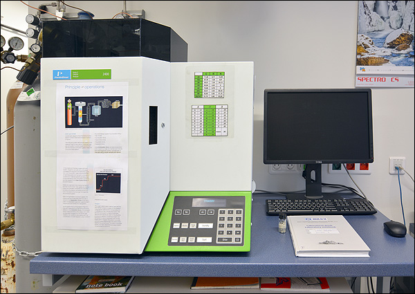 PE 2400 Series II CHN Analyzer