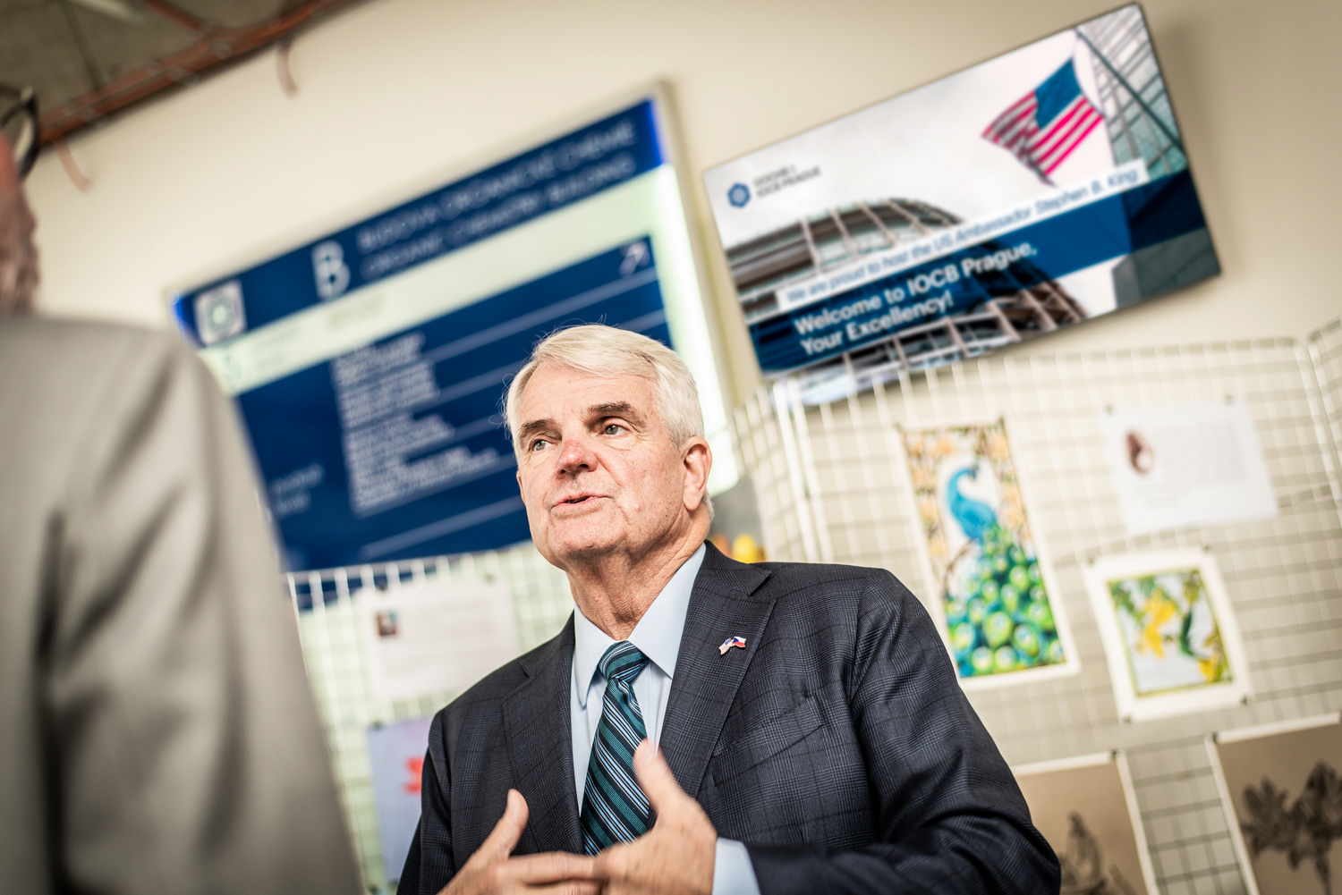 US Ambassador visits IOCB Prague