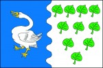 Vlajka obce Myštice v okrese  Strakonice, kde počet lipových listů odpovídá počtu místních částí obce a labuť vyjadřuje pojmenování místního rybníka. Vlajka byla udělena v r. 2010.
