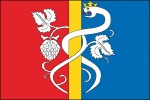 Vlajka obce Očihov, okres Louny,  z r. 2007 se stonkem chmelu značícím jeho pěstování a s korunovaným hadem z erbu bývalých majitelů obce,  rytířů Hrobčických z Hrobčic