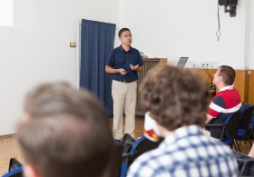 Prof. Shean-Jen Chen z taiwanské National Chiao Tung University přednášel na ÚFE