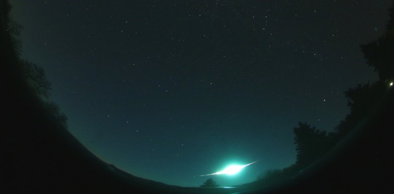 Figure 3. Part of the all-sky image containing the brightest Taurid bolide taken by the digital autonomous camera at station Polom on October 31, 2015 at 18:05:20 UT (exposure 35 s)