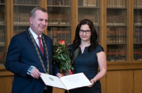 Markéta Bocková received the Bolzano Prize from Charles University (photo: René Volfík) 