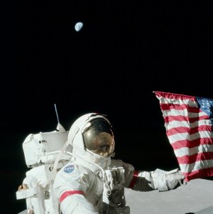 Astronaut z posádky Apollo 17 na Měsíci