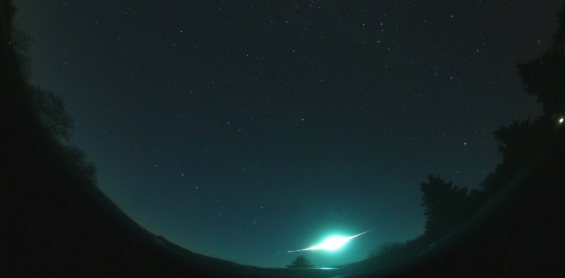 Figure 3. Part of the all-sky image containing the brightest Taurid bolide taken by the digital autonomous camera at station Polom on October 31, 2015 at 18:05:20 UT (exposure 35 s) Figure 3. Part of the all-sky image containing the brightest Taurid bolide taken by the digital autonomous camera at station Polom on October 31, 2015 at 18:05:20 UT (exposure 35 s)