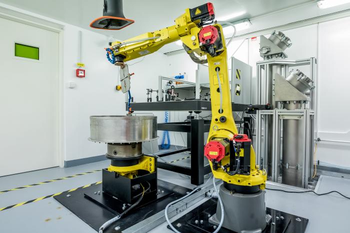 Průmyslové laserové aplikace robot