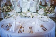 Stůl prostřený pro svatební hosty