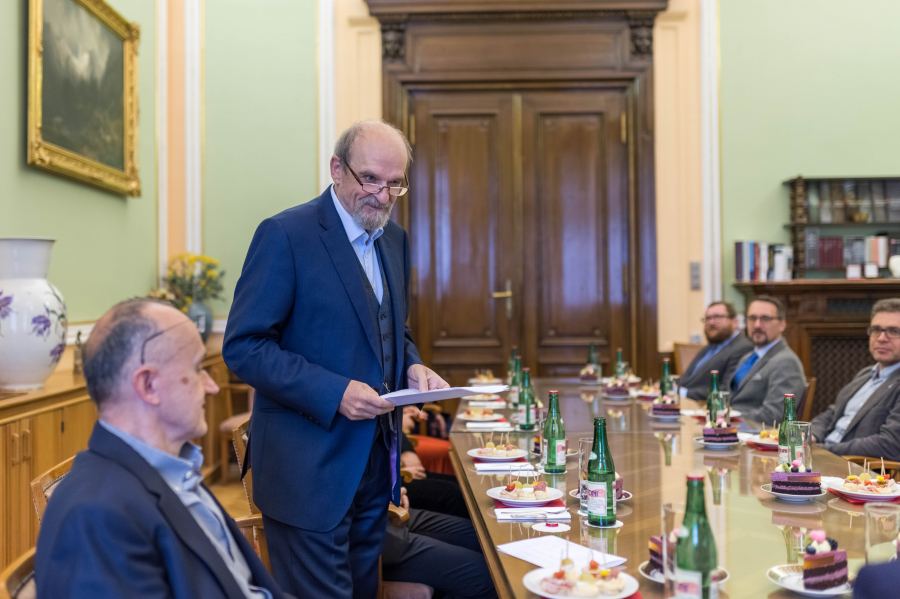 M. Svatoš při laudatio na prof. Newerklu.