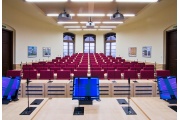 Prázdný konferenční sál zámku Liblice