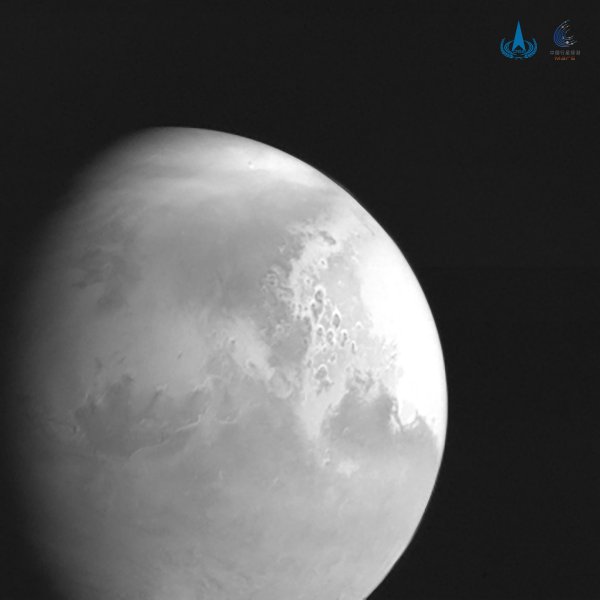 Fotografie Marsu z čínské sondy Tianwen-1 ze vzdálenosti 2,2 milionů kilometrů od planety  Zdroj: © Čínský národní kosmický úřad CNSA, 5. 2. 2021