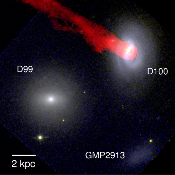 Pohled na nejbližší okolí galaxie D100