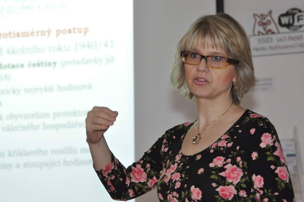 Přednáška Martiny Šmejkalové "Regulace školní jazykové a literární výchovy za protektorátu"