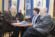 Z vernisáže výstavy Jan Jeník – Botanik v tropickém lese konané v Literární kavárně knihkupectví Academia. Foto z archivu redakce