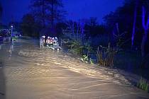 Přívalové lijáky způsobily ve čtvrtek večer pozdě večer na Opavsku v okolí Jakartovic povodeň a obrovskou erozi ornice.