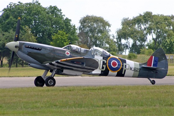 Dvoumístný spitfire, kterým ve čtvrtek poletí generál Emil Boček, veterán RAF....