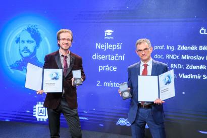 Libor Šmejkal and Tomáš Jungwirth receiving the Siemens Award