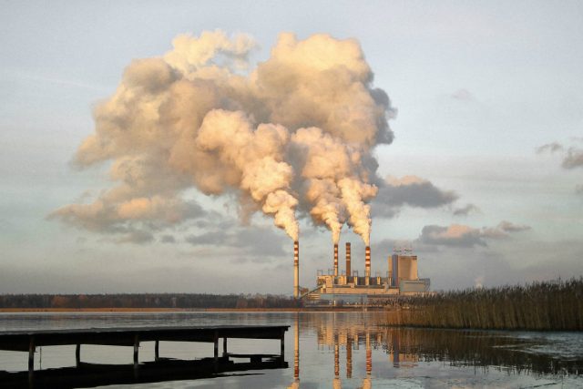 Emise; znečištění ovzduší (ilustrační foto)