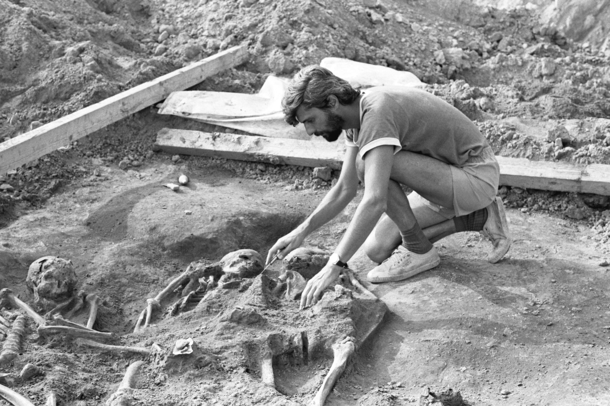 History uncovered: Triple grave from Dolní Věstonice