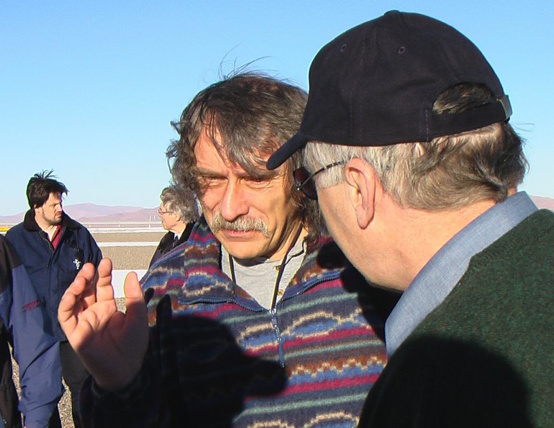 Dr. Stanislav Štefl (uprostřed) na hoře Paranal, Evropská jižní observatoř. 