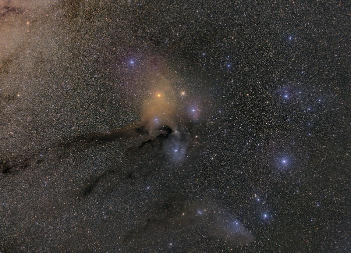 5.–⁠8. místo Martin Mašek: Hvězdné pole na pomezí souhvězdí Štíra a Hadonoše, zde jsou četné temné mlhoviny, které zastiňují hvězdy v pozadí. Reflexní mlhoviny naopak vidíme díky odraženému světlu okolních hvězd.
