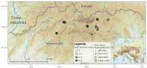 Rozmístění 47 studovaných lokalit v oblasti moravských a slovenských  Karpat. Odstínem šedi je vyznačen počet reliktních druhů (vzácných druhů statisticky průkazně vázaných na staré lokality) a symbolem rozsah absolutního stáří lokality, vyjádřený v kalibrovaných letech před r. 2008. Na první pohled je patrná koncentrace reliktních druhů na velmi starých lokalitách. Orig. O. Hájek