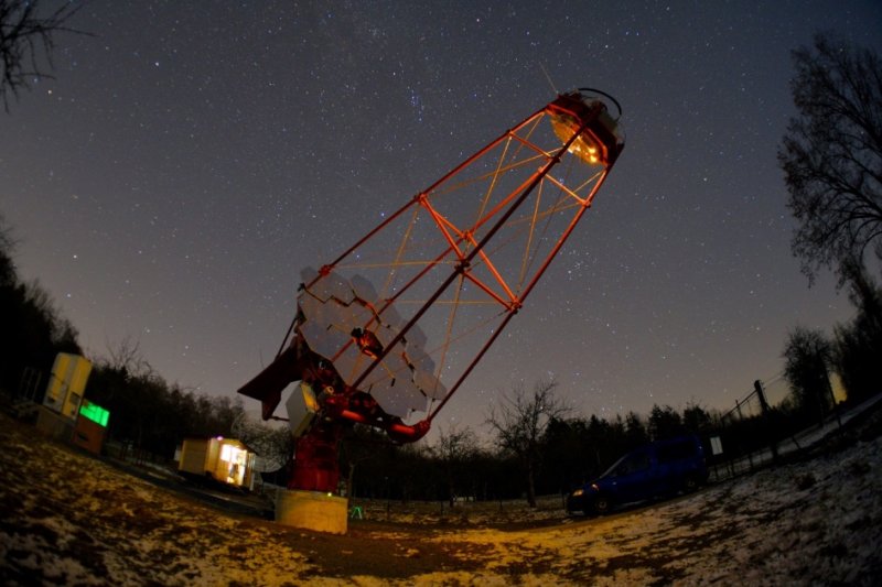 Obrázek 1: Teleskop SST-1M na observatoři v Ondřejově.