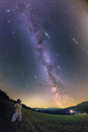 Maximum roje Perseid v roce 2015 nad Kolonickým sedlem. Autor: Petr Horálek Maximum roje Perseid v roce 2015 nad Kolonickým sedlem. Autor: Petr Horálek